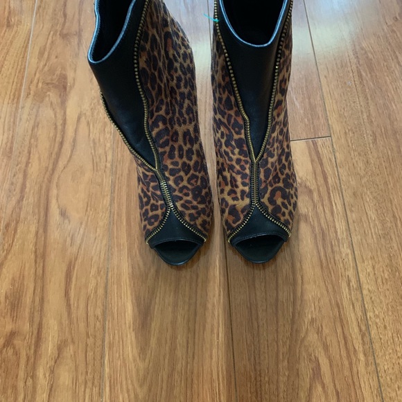 Shoes - Picture 2 of 4